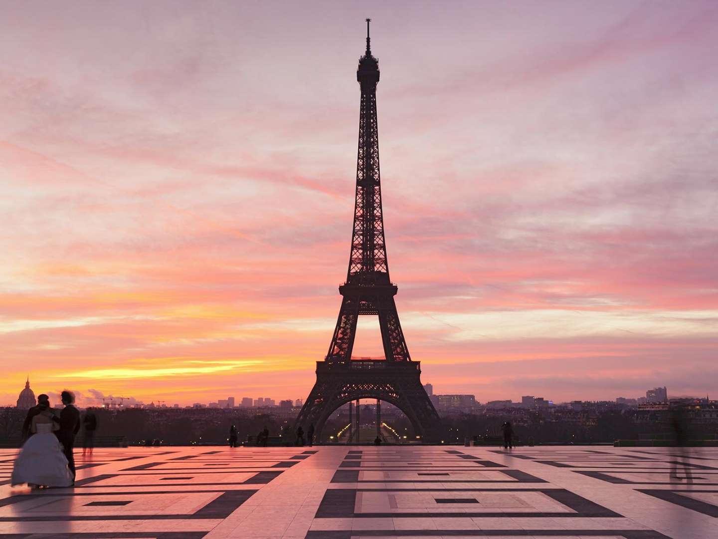 estilodf-conoce-la-nueva-terraza-bar-en-lo-alto-de-la-torre-eiffel