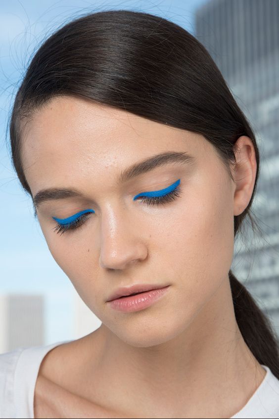 Lleva la mezclilla en tu maquillaje, la tendencia del delineado denim! -  EstiloDF