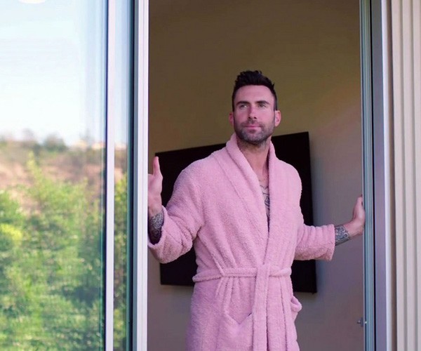 Alerta hot! Adam Levine sin ropa en el video de 