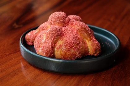 Pan de muerto rosa