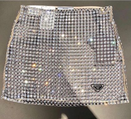 Trend alert! La espectacular falda con cristales de Prada - EstiloDF