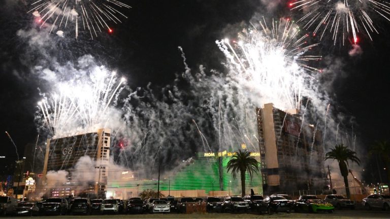 El Tropicana Las Vegas se despide entre luces y una histórica implosión