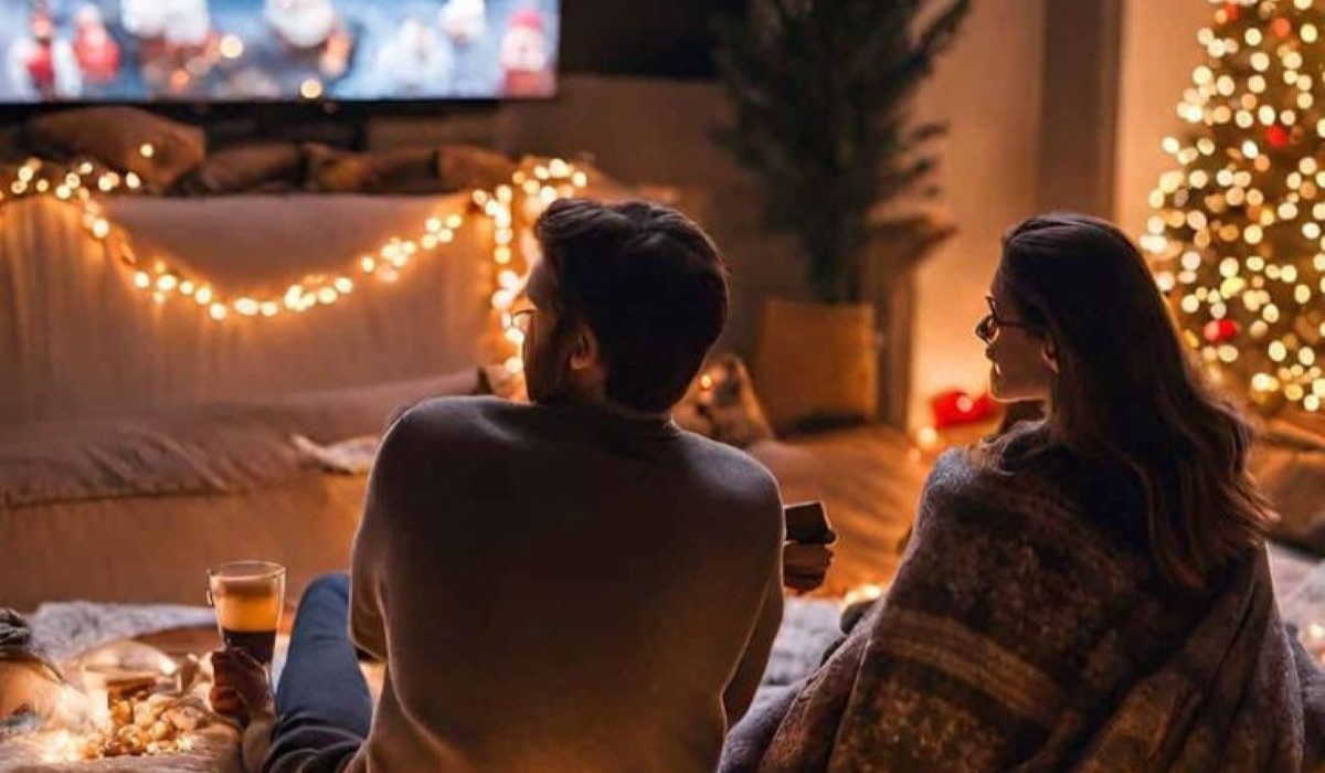 Películas románticas para enamorarse esta Navidad; ¡prepara las velas y el vino!