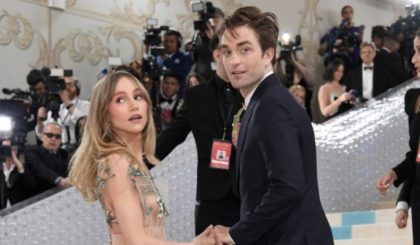 Suki Waterhouse y Robert Pattinson presentan por primera vez el rostro de su bebé