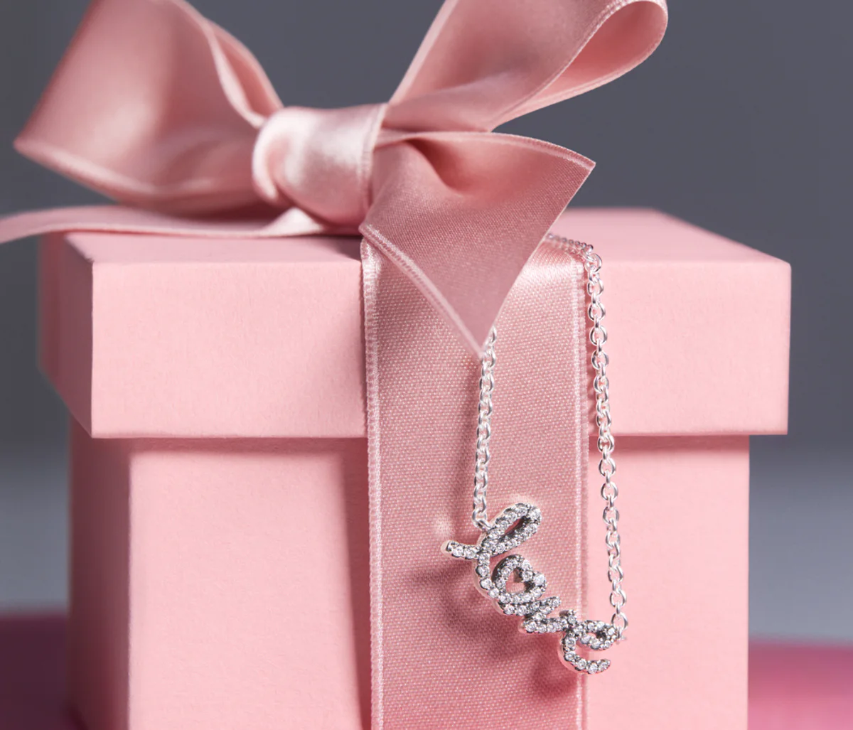 Pandora Celebra el Amor Auténtico con su Nueva Colección Be Love para San Valentín